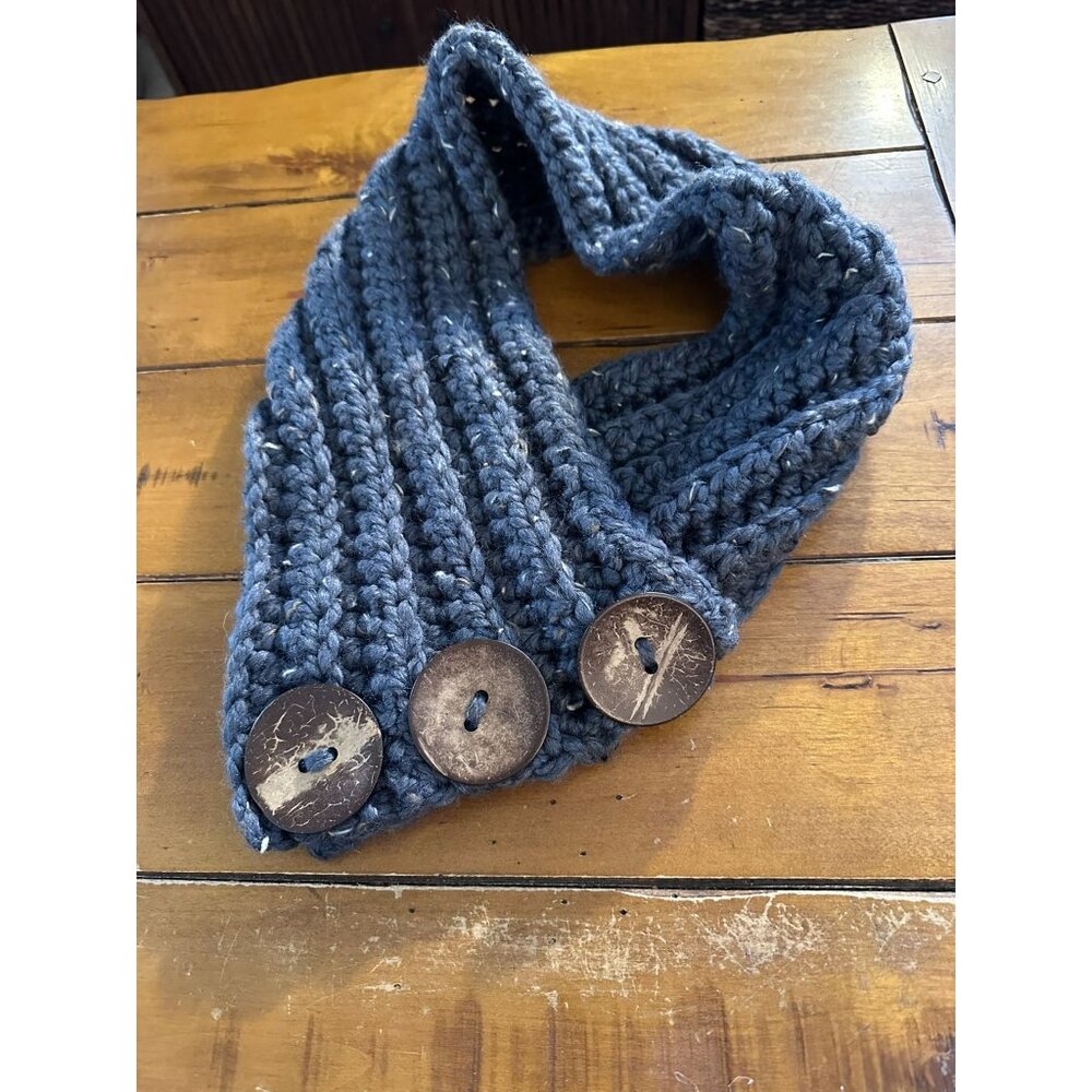 Chunky Knit Infinity Scarf With Large Wooden Buttons Handmade Gray Soft Warm Win - Picture 4 of 4